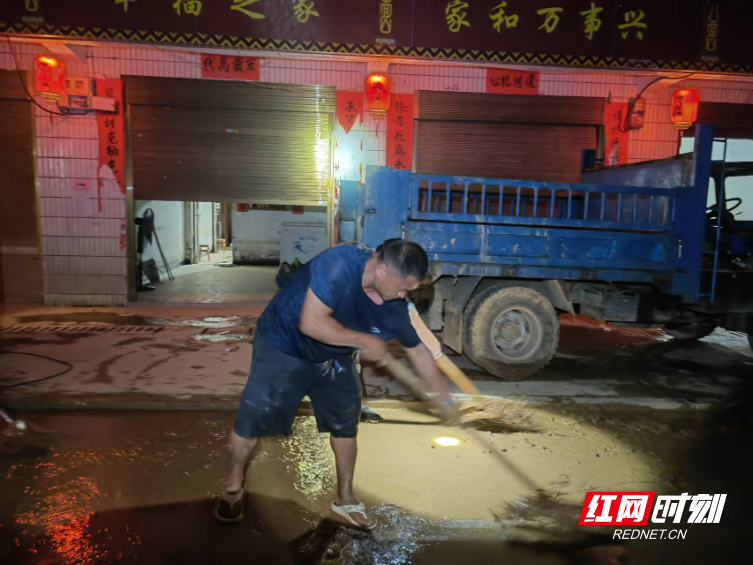 洪災(zāi)無情 代表有愛——資興市人大代表黎忠任的竹木制品心意